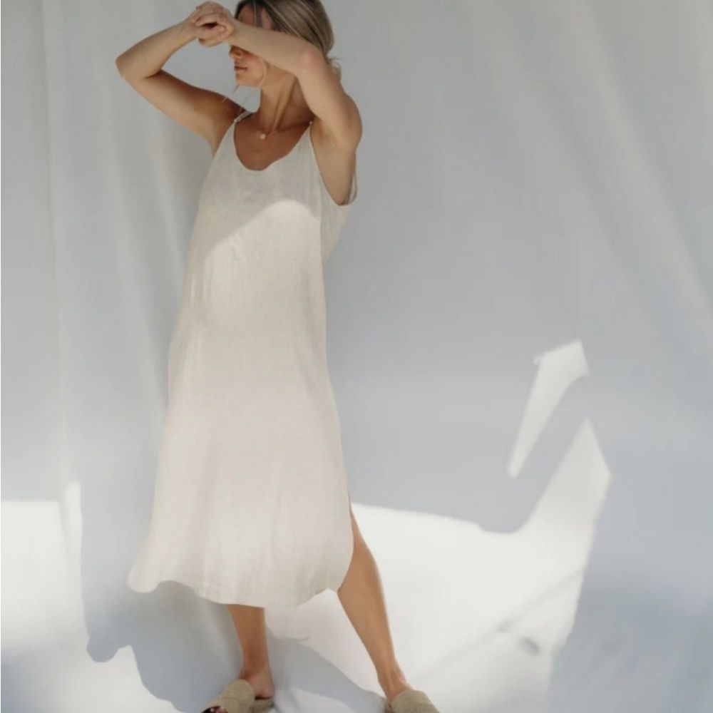 Carly Jean Parson linen blend dress